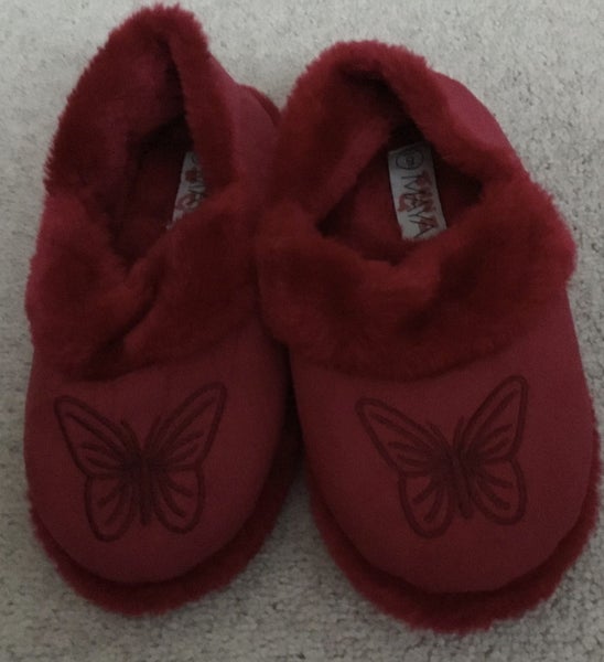 Red slippers size 6 Carousel 1