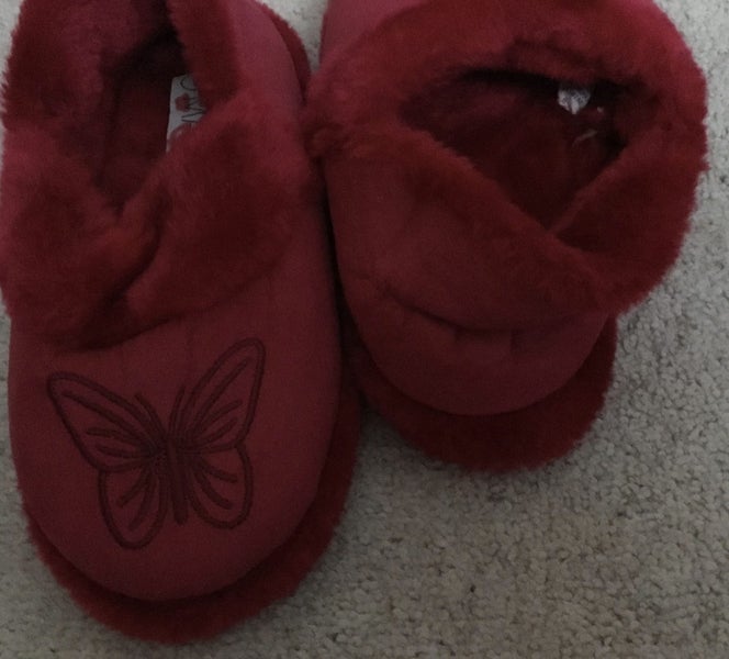 Red slippers size 6 Carousel 2