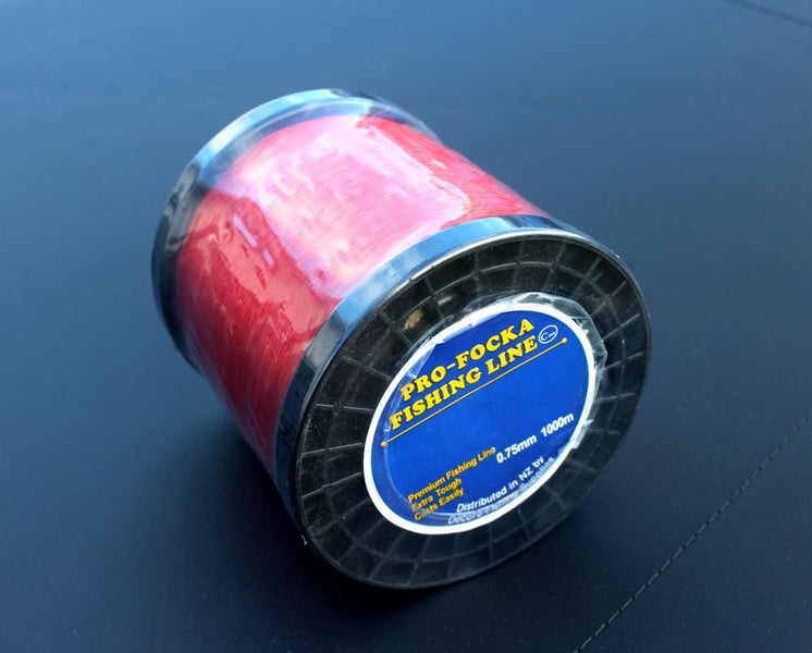 TRACE NYLON - 65lb x 1000m - INVISIBLE (to fish) RED Carousel 1