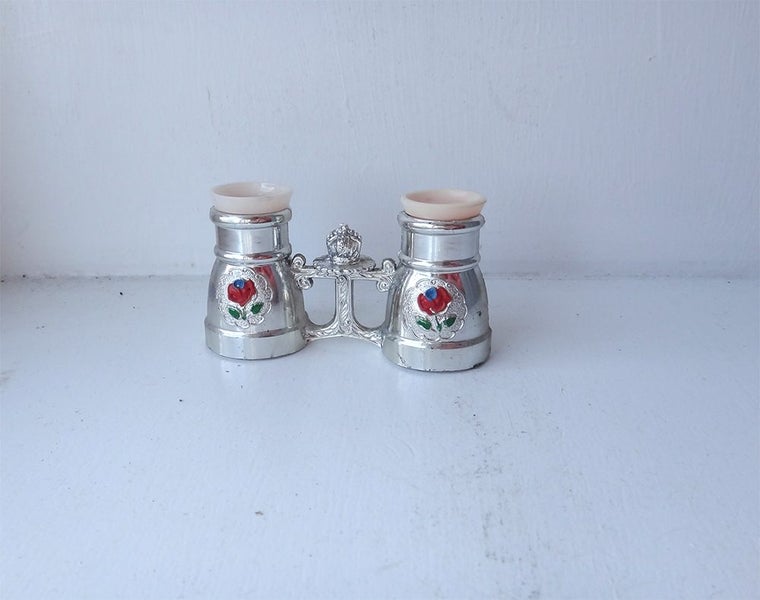 cute mini twins salt & pepper shakers Carousel 1