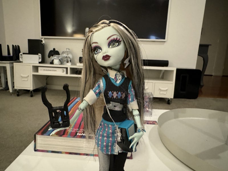 Monster High Replacement doll stand clips x5 Carousel 1