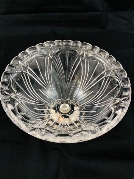 Stunning Pedestal Crystal Bowl (18541)62930697142273111