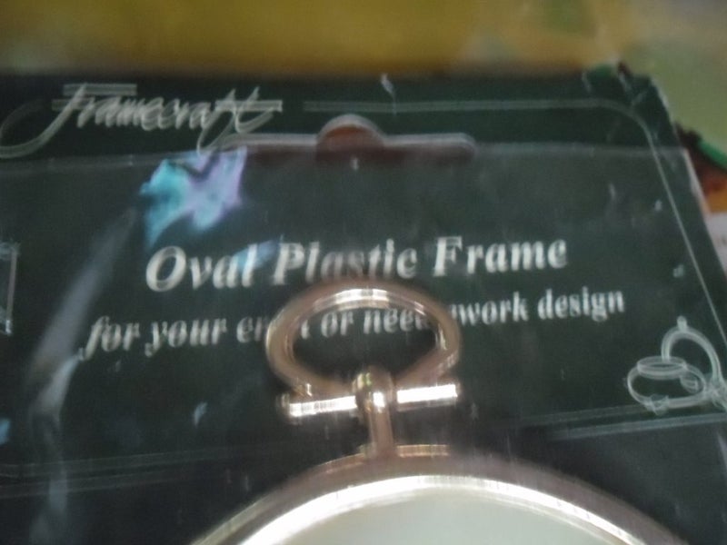 Oval Plastic Frame - 114 x 88mm Carousel 2