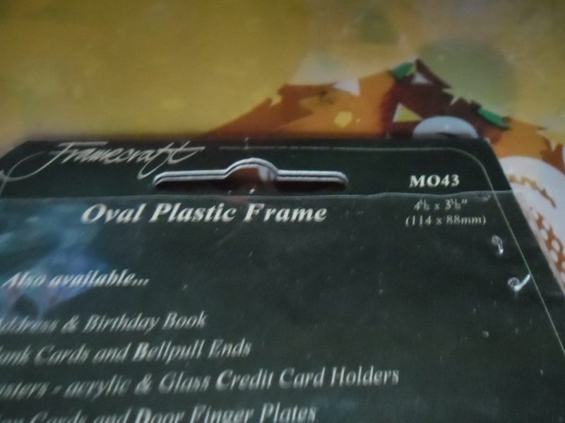 Oval Plastic Frame - 114 x 88mm Carousel 4