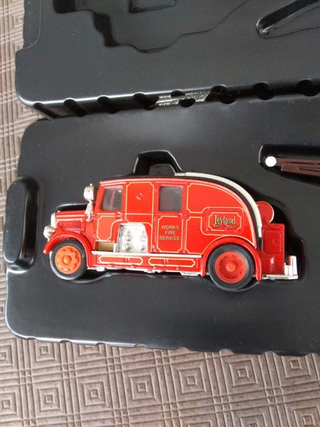 Model Yesteryear YFE 08 Leyland Fire Engine Carousel 2