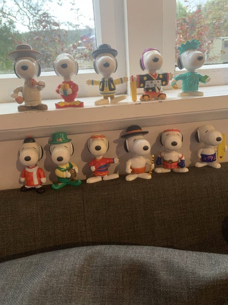 Snoopy McDonald’s toys x 17 Carousel 1