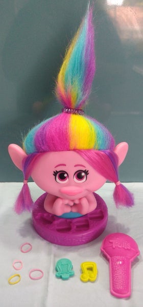 Dreamworks TrollsTopia Princess Poppy Styling Head Carousel 1