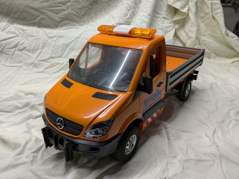 Remote controlled Bruder Mercedes G3 Sprinter Tip Truck Carousel 1