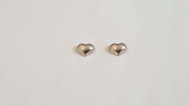 An Elegant And Simple Pair Of 18 CT White Gold Heart Stud Earrings Carousel 2