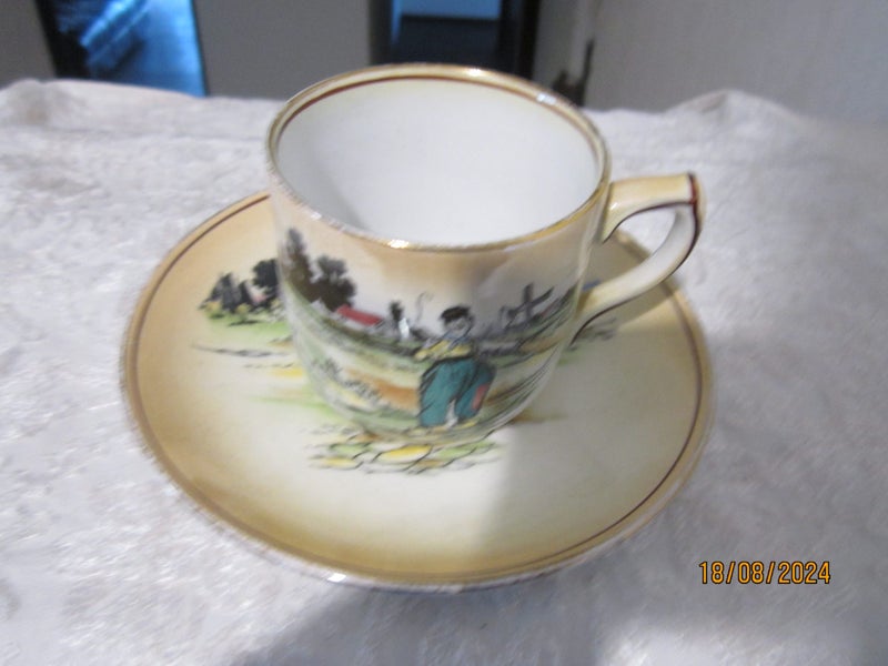 Grimwades "Quaint Characters" Lustre Ware Duo Carousel 1