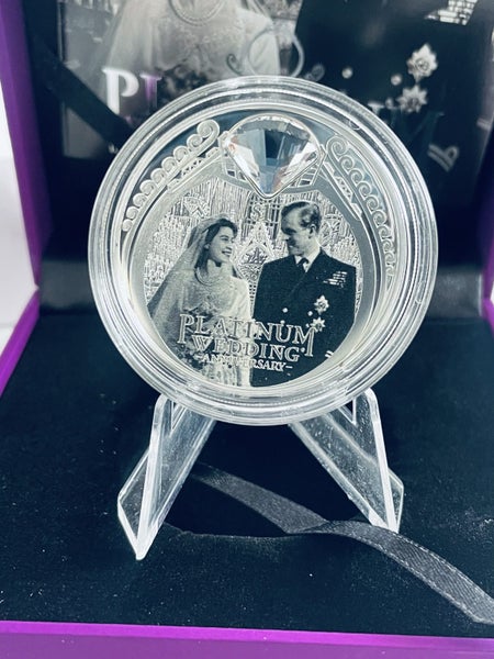 2017 Queen Elizabeth II Platinum Wedding Anniversary 1oz Silver Proof Coin Carousel 1