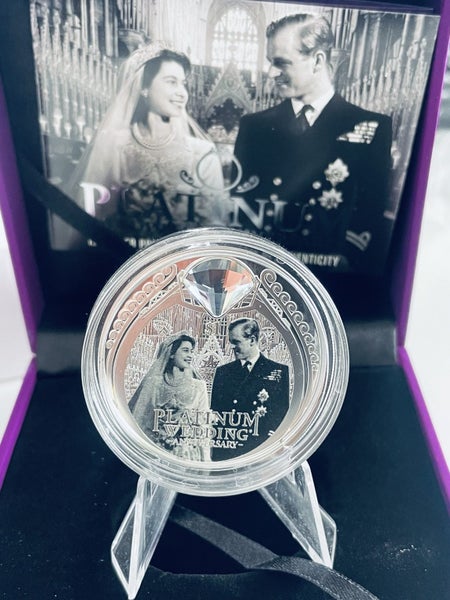 2017 Queen Elizabeth II Platinum Wedding Anniversary 1oz Silver Proof Coin Carousel 2