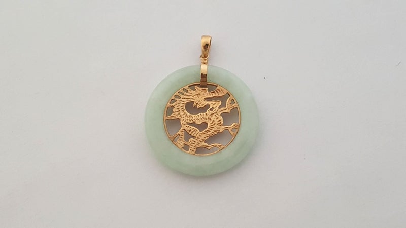Beautiful 9ct Gold Jade Dragon Pendant Carousel 2