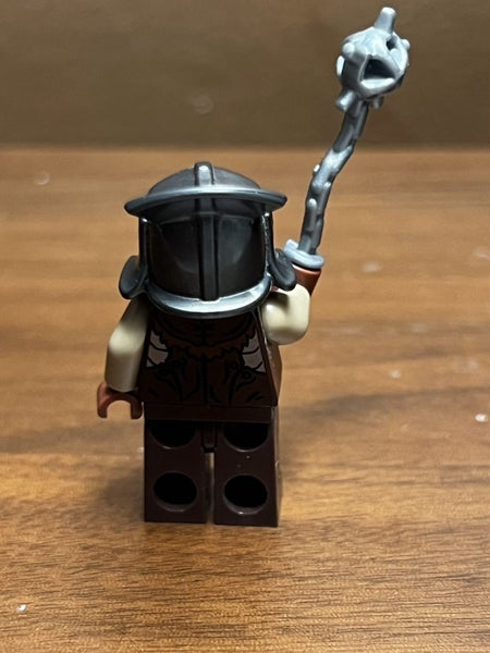 Lego Minifigure Lord of the Rings ~ LOR065 Mordor Orc with Helmet with Weapon Carousel 2