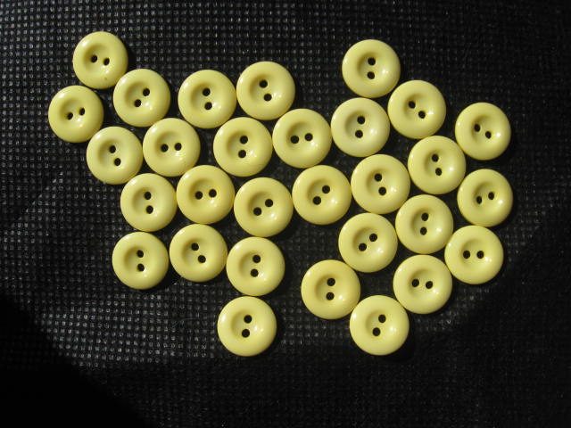 Buttons 30 x 12.5mm yellow resin Carousel 1