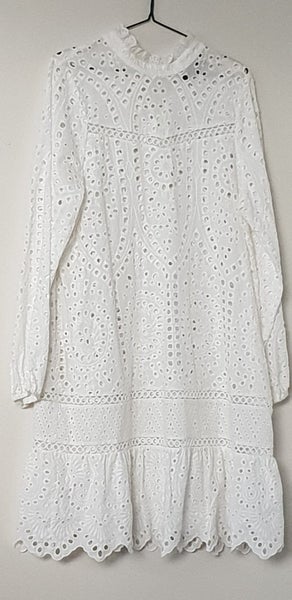 DRESS.. Decjuba... white smock.. 12 Carousel 1