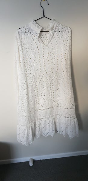 DRESS.. Decjuba... white smock.. 12 Carousel 2