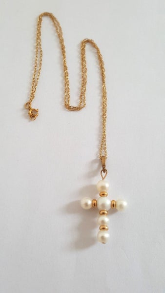 A Lovely 9ct Gold Pearl Cross And Chain Carousel 2