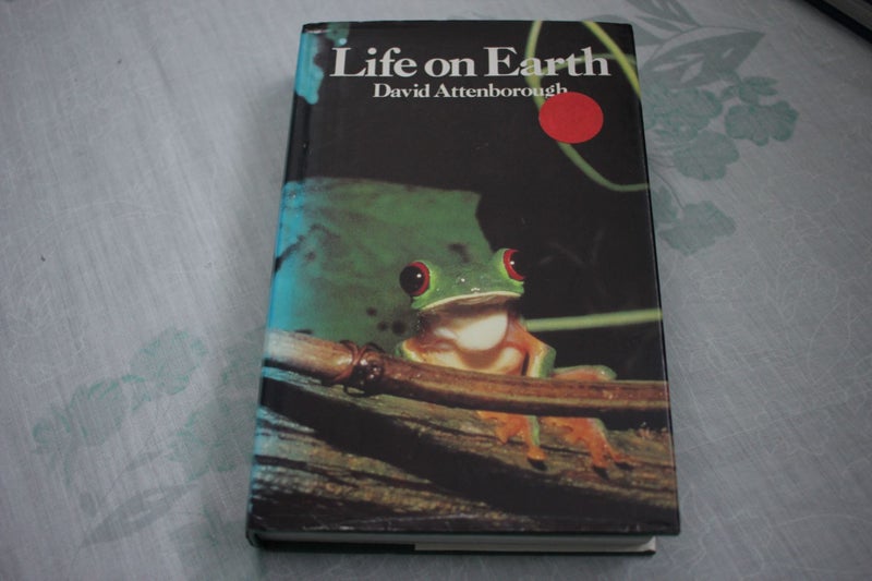 Life on Earth - David Attenborough - Hardback Carousel 1