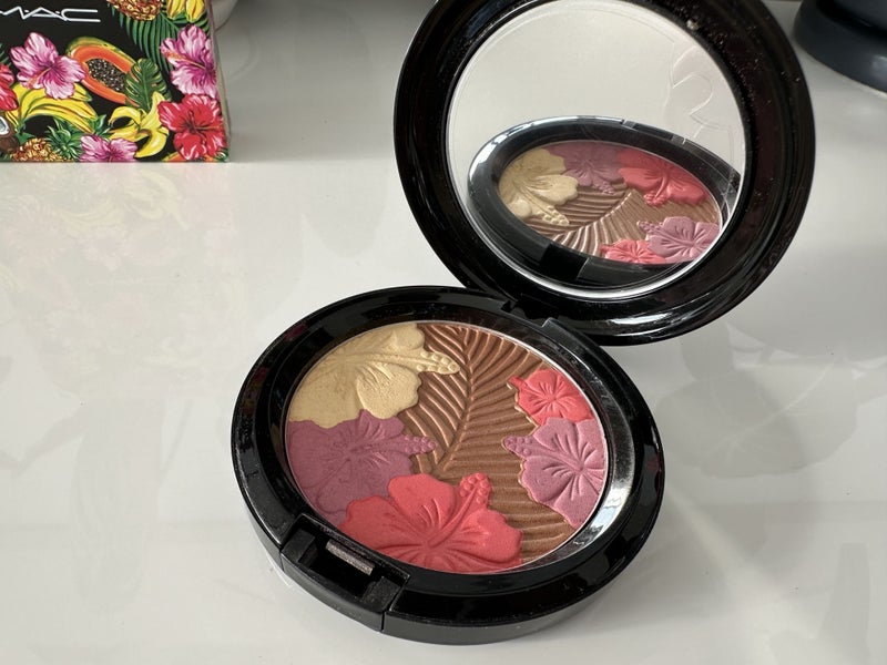 MAC Oh My, Passion! Pearlmatte Face Powder blush - Limited Edition - NEW Carousel 1