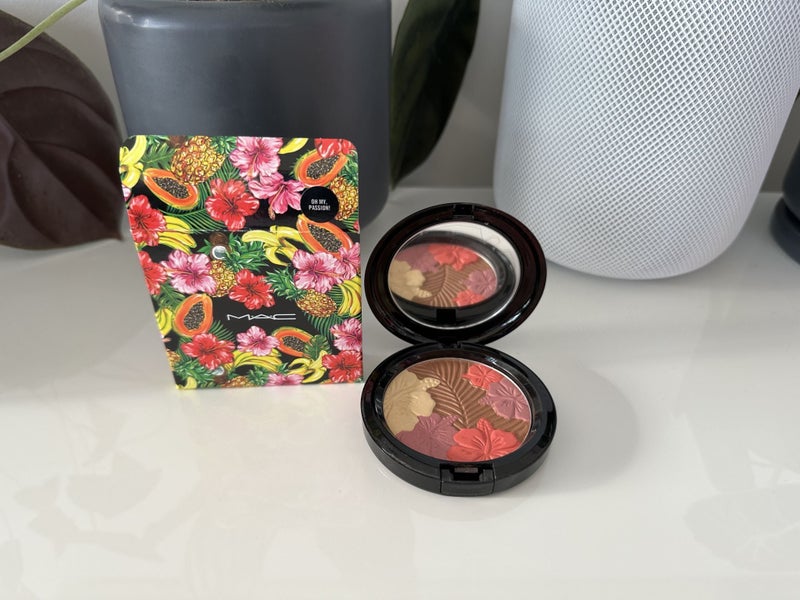 MAC Oh My, Passion! Pearlmatte Face Powder blush - Limited Edition - NEW Carousel 2
