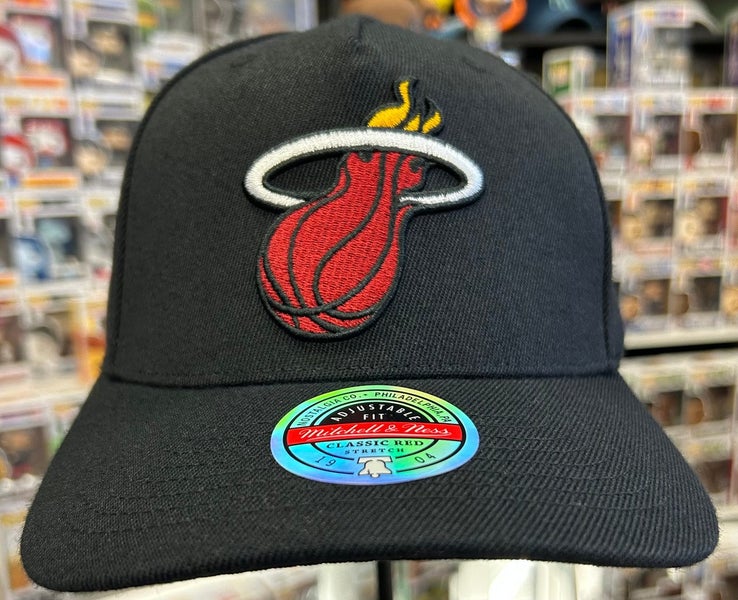 Miami Heat Logo Mitchell & Ness Black Snapback Hat Carousel 1