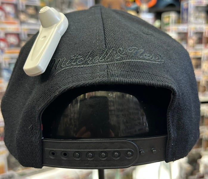 Miami Heat Logo Mitchell & Ness Black Snapback Hat Carousel 2