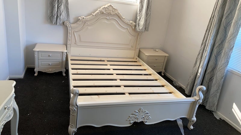 A9 European style White Tufted Rococo Queen 7Pc Bedroom Set Carousel 1
