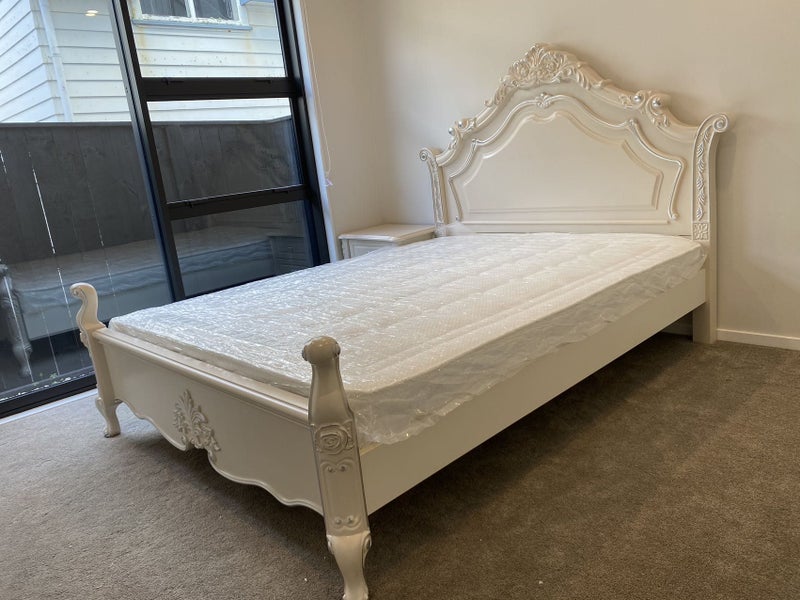 A9 European style White Tufted Rococo Queen 7Pc Bedroom Set Carousel 2