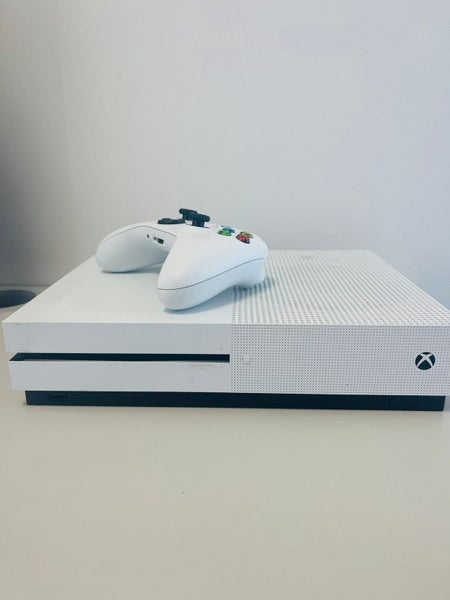 Xbox One S 1TB Carousel 2