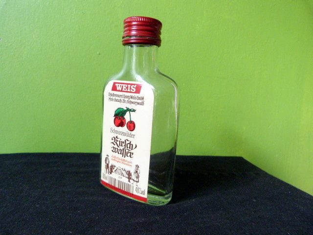 Glass bottle, shaped like a hip flask, 100 ml Carousel 1
