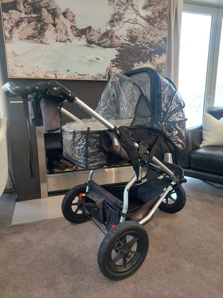 Mountain Buggy Urban Elite with Carry Cot, Covers & Additional Accessories Carousel 1