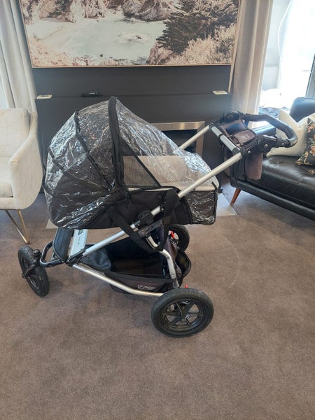Mountain Buggy Urban Elite with Carry Cot, Covers & Additional Accessories Carousel 2