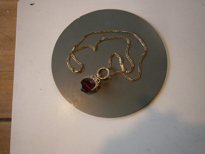 9ct Y.GOLD SPINNER BALL FOB ON 9CT Y. GOLD CHAIN (11.6gms) Carousel 1