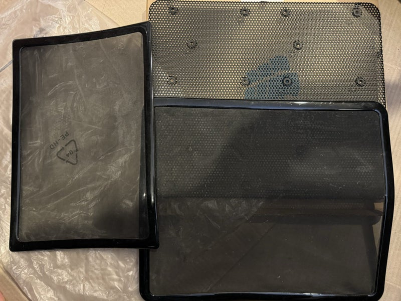 Corsair Obsidian Series™ 650D Mesh Side Panel Insert + 2x Magnetic Dust Filter Carousel 1