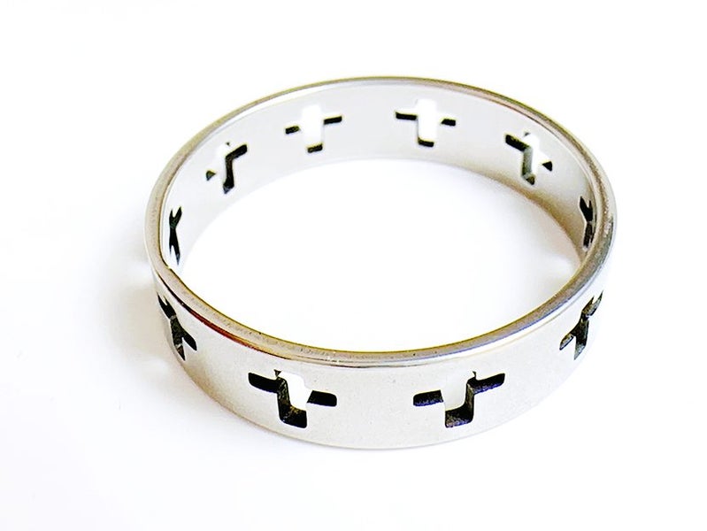 Hollow Cross Design Stainless Steel Ring Carousel 4