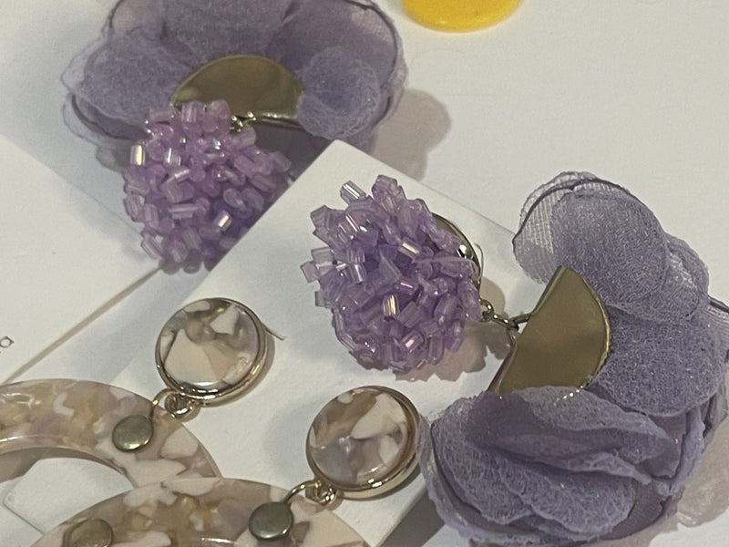 bulk lots of jewelry earrings brand new Carousel 20