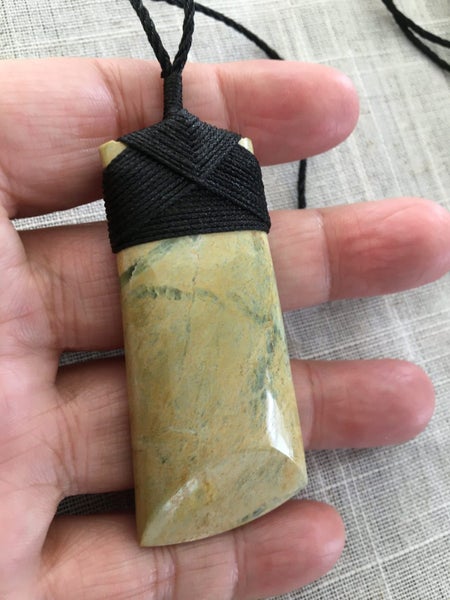 Flower Jade Necklace NZ Greenstone 24042203 Carousel 1