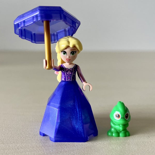 LEGO DISNEY Twirling Rapunzel 43214 Carousel 2