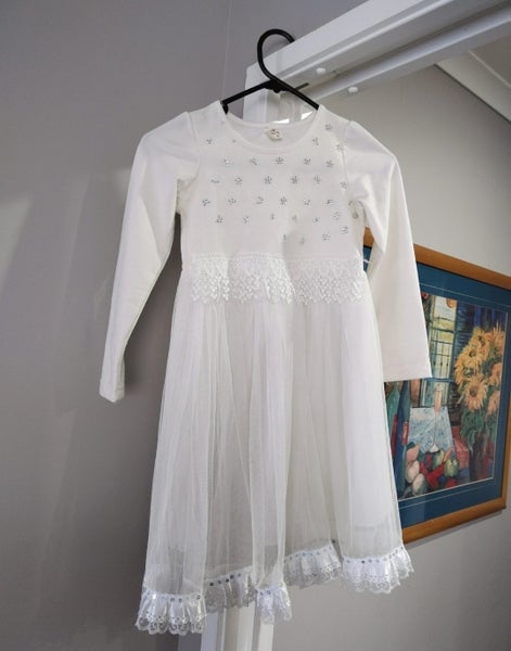 beautiful dresses/flower girl dress sz5 Carousel 1