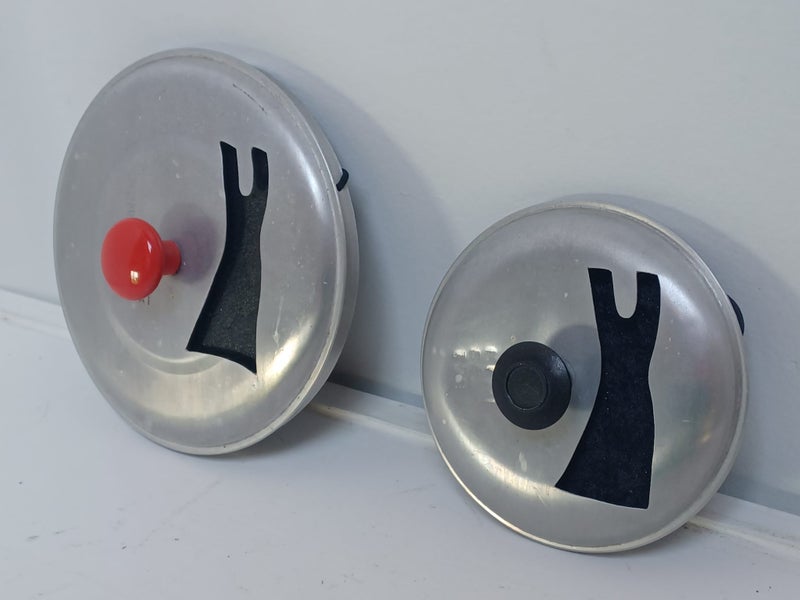 *** Set of Tui Slater Designed Pot Lid Wall Hangings *** Carousel 2
