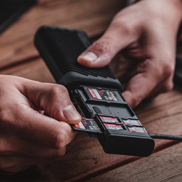 PGYTECH High-Speed Card Reader Case Carousel 8