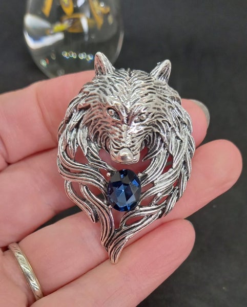 Wolf head with dark blue set brooch Carousel 1