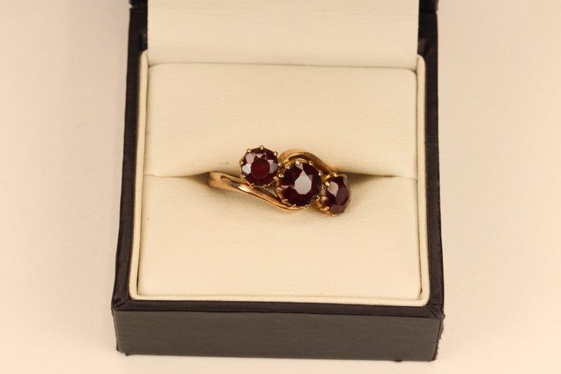 Vintage 9ct Three-stone Amethyst ring Carousel 2