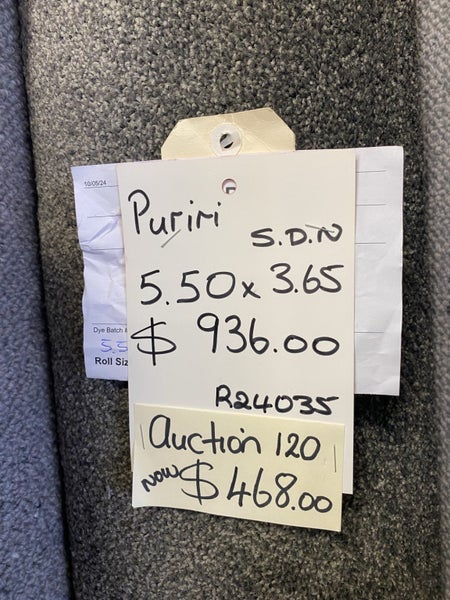 Auction 120- 5.50 x 3.65 metres, Nylon cut pile carpet Carousel 1