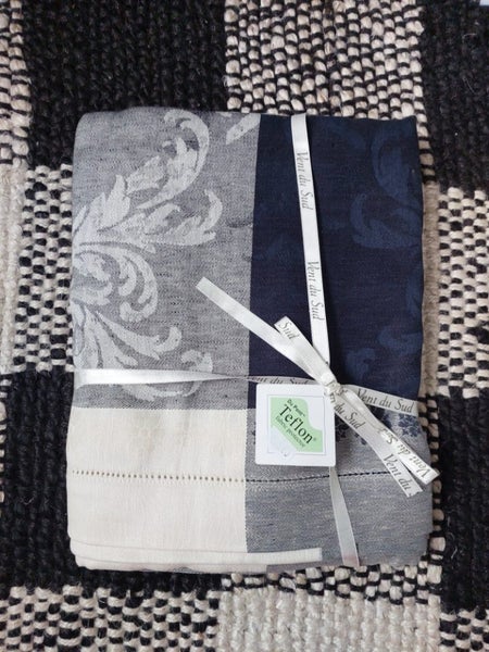 NEW LINEN TABLECLOTH Carousel 1