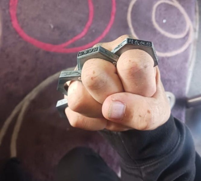 BRASS KNUCKLES RING Carousel 3