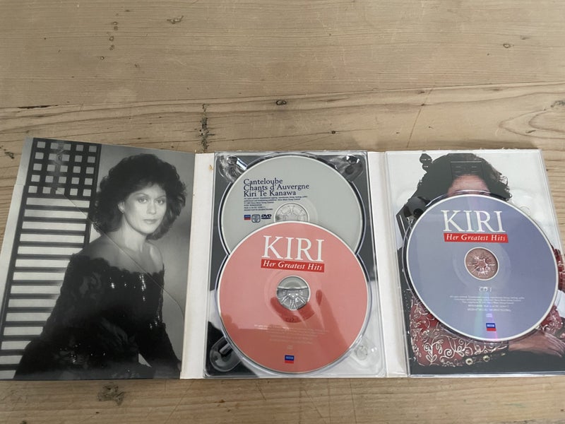KIRI - Her Greatest Hits ( CD1 + CD2 + DVD ) Carousel 4