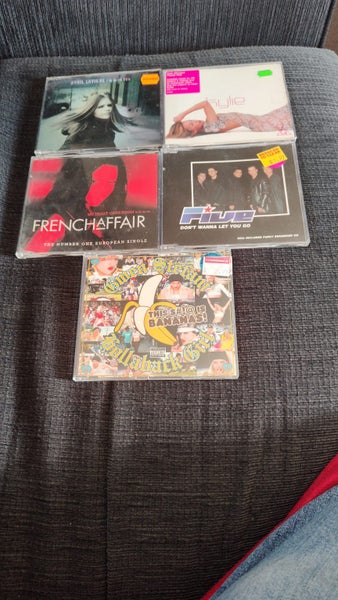 5 assorted CD singles Carousel 1