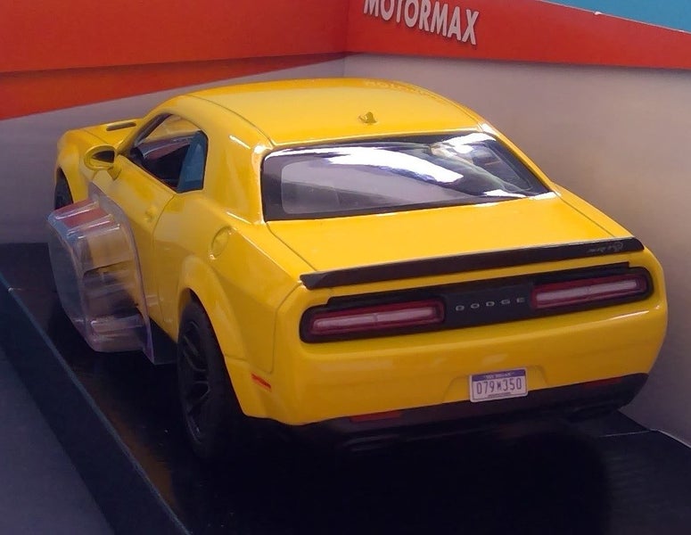 Motormax Timeless Legends. 2018 DODGE CHALLENGER SRT HELLCAT. wide body. Carousel 2